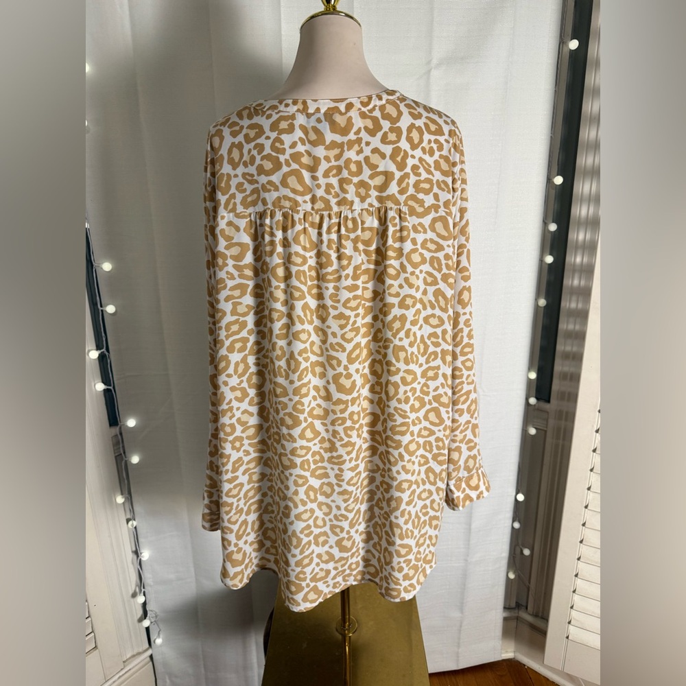 Torrid Size 3 Leopard Print Split Neck Blouse Plu… - image 2